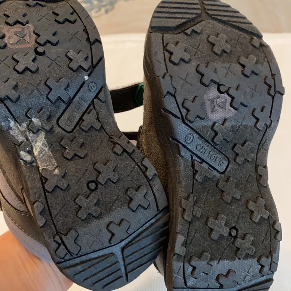 Carter’s kids Boots Dunes size 11 gray and green